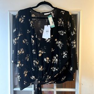 Stitch Fix LUQ. Black Bright Gold. Rhee Tie front top. XXL